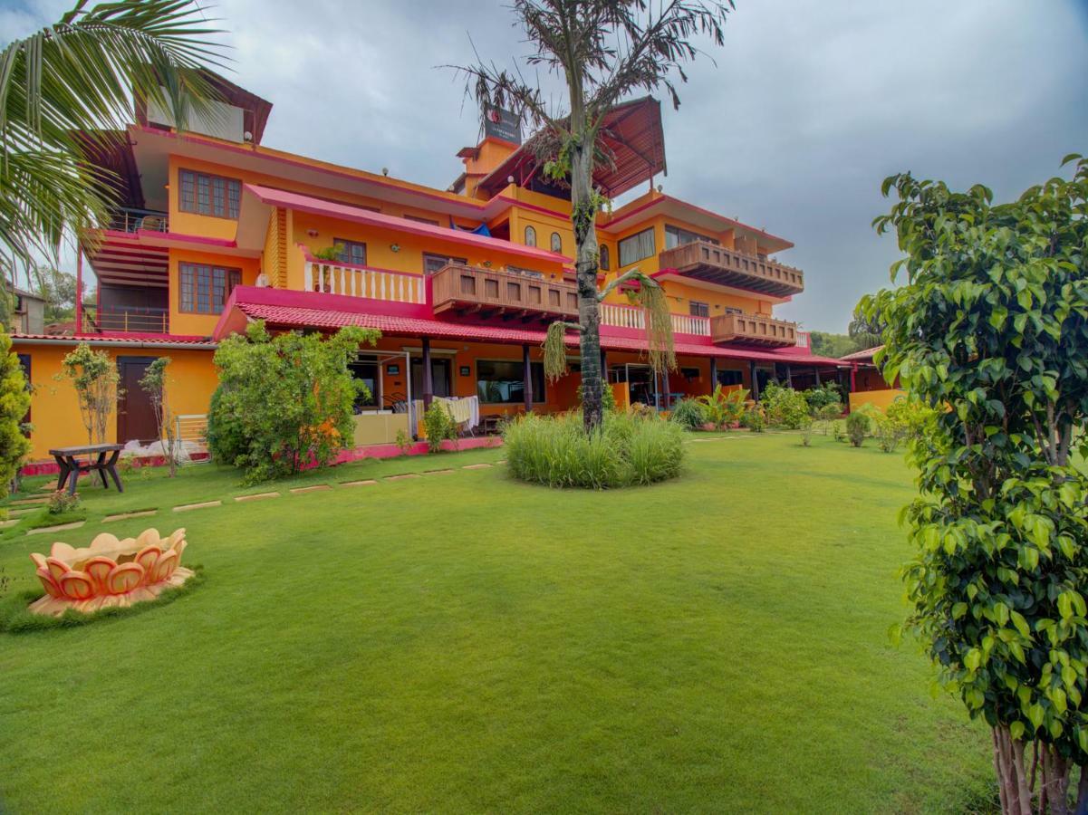 La Papa Resort Morjim Exterior photo